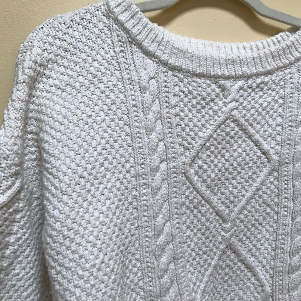 Raw Edge White Cable Knit Sweater (L) - Picture 3 of 9